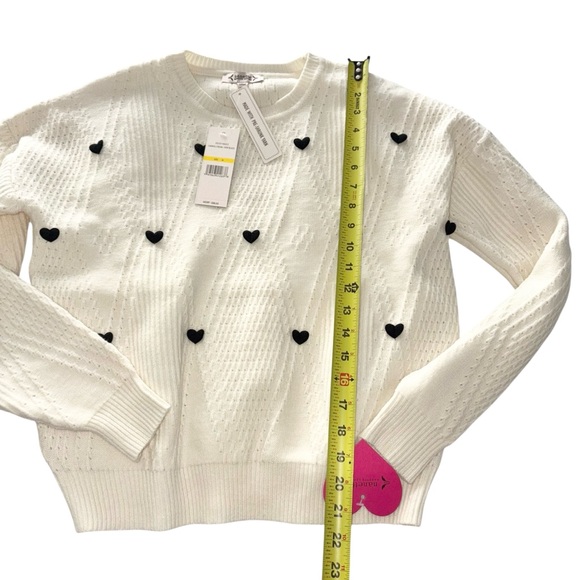 NWT Nannette White and Black Crew Neck Sweater with Heart Accents Sz M - Picture 2 of 4